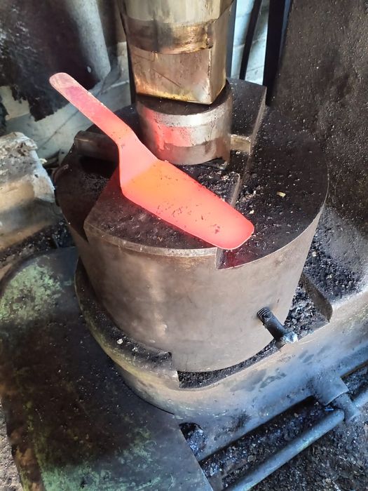 Мастерок сатылады