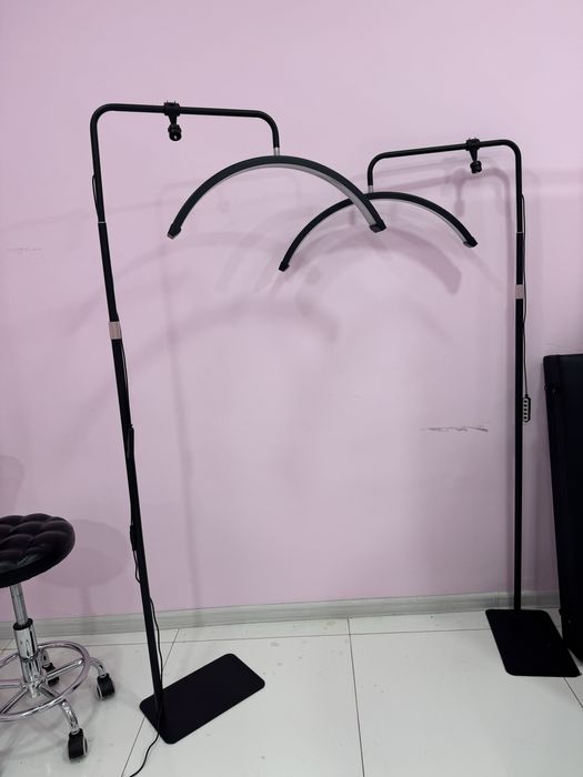 Продается кушетка, лампа, пуфик.