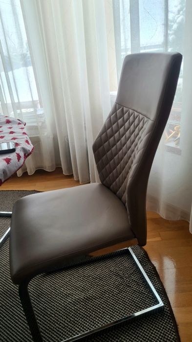 Scaune din imitatie de  piele ca noi