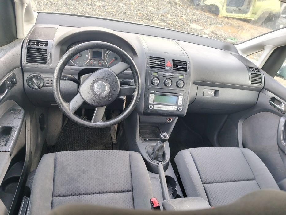 Piese motor cutie ușa haion cârlig dpf caseta scaun caseta direcție alternator compresor clima electromotor ceasuri bord  modul fuzeta vw Touran 1.9d