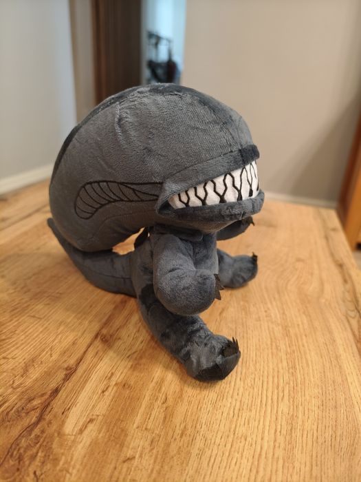 Vând jucărie pluș Xenomorph
