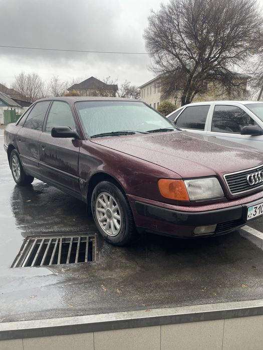 Ауди С4 1992 года срочно продам