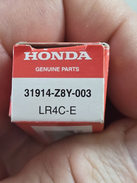Свеча  зажигания Honda
