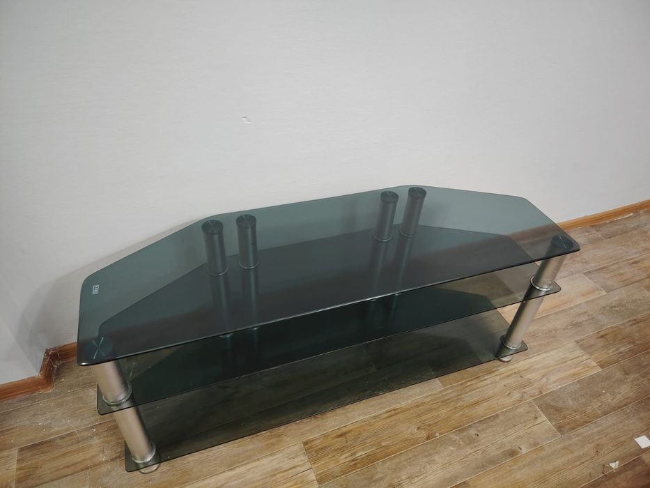 Стеклянная тумба под телевизор даром!!!