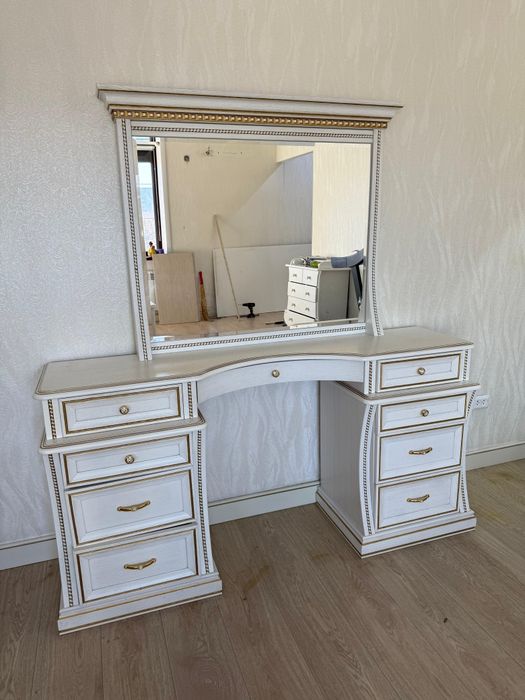 Продаю спальный гарнитур