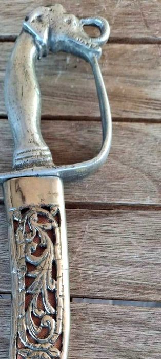 Индийска кавалерийска сабя и Античен арабски кинжал