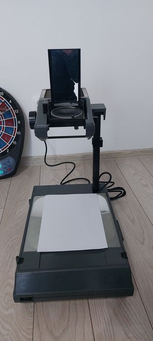 Proiector vechi portabil