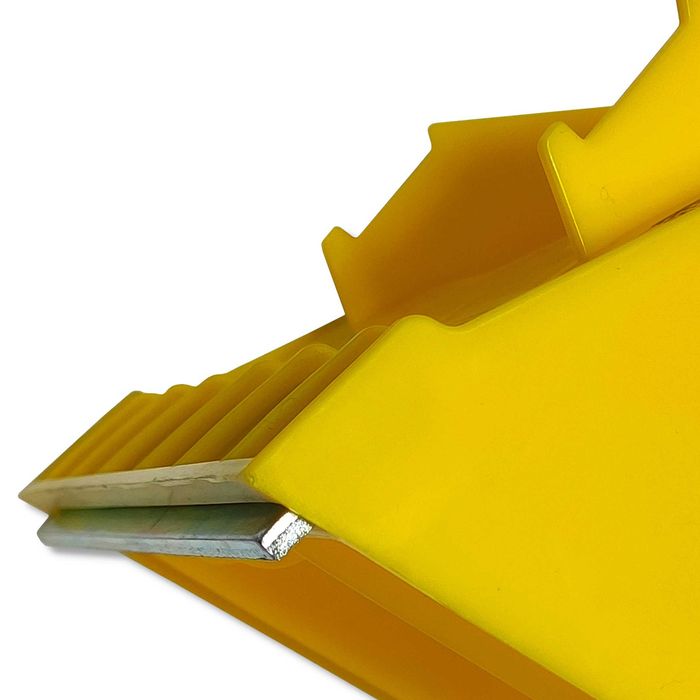 Клин за колела LOKHEN G46 с метална вложка и монтажна скоба