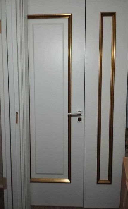 Продам двери полный комплект петли наличники дабор все есть