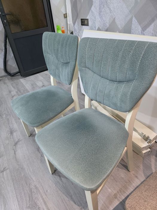 Стол и 4 стула в хорошем состоянии