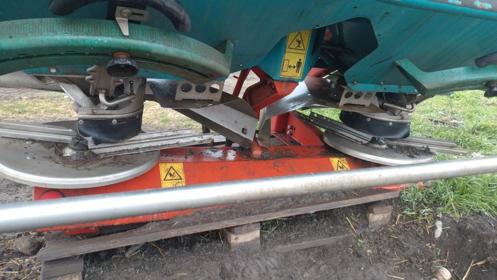 Distribuitor ingrasamant , meau Sulky x36 an 2009 capacitate 2 tone