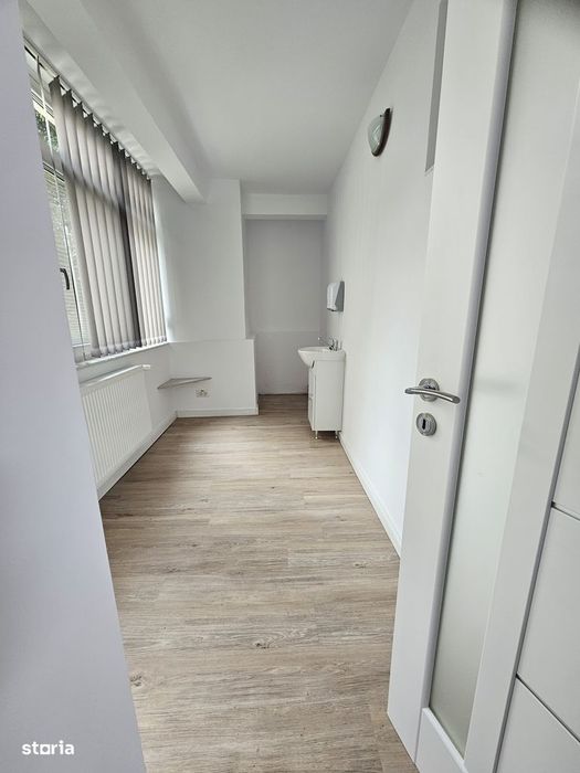 Inchiriez spatiu pentru birou , avocat, salon, diverse aplicatii