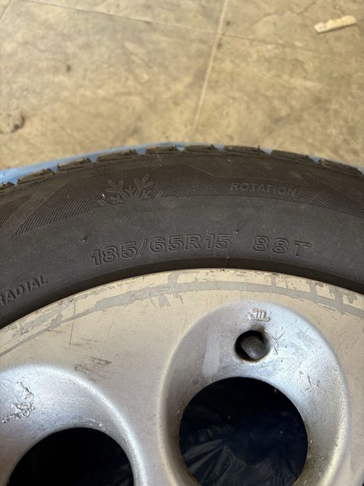 Зимни гуми с алуминиеви джанти 185/65 R15-4бр.