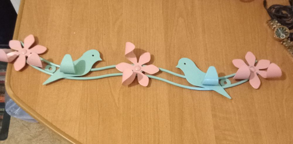 Продам вешалку декоративную