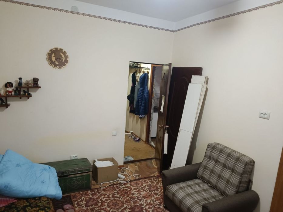 Продается приватизированная квартира в общежитии