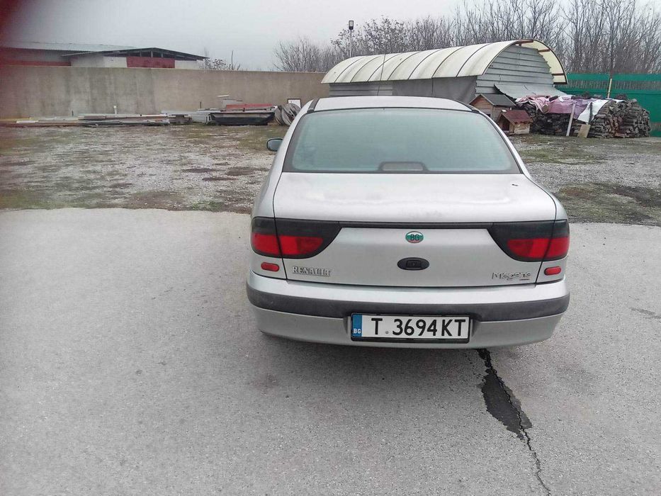 Продавам Рено Меган