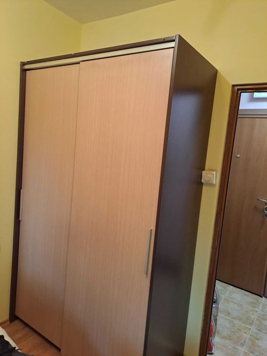 Продавам спалня и гардероб
