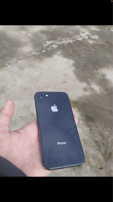 Iphone 8 sronca  sotladi arzon