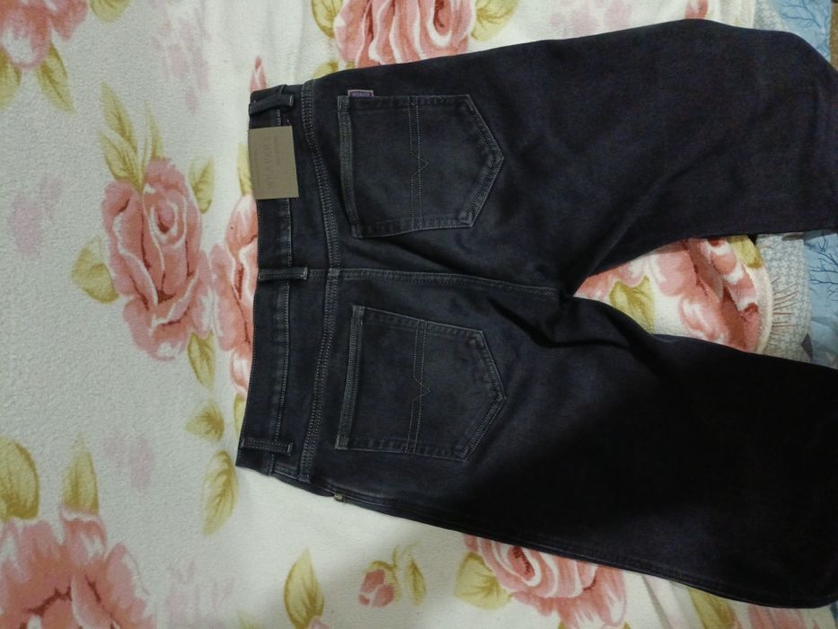 Джинсы чёрные...