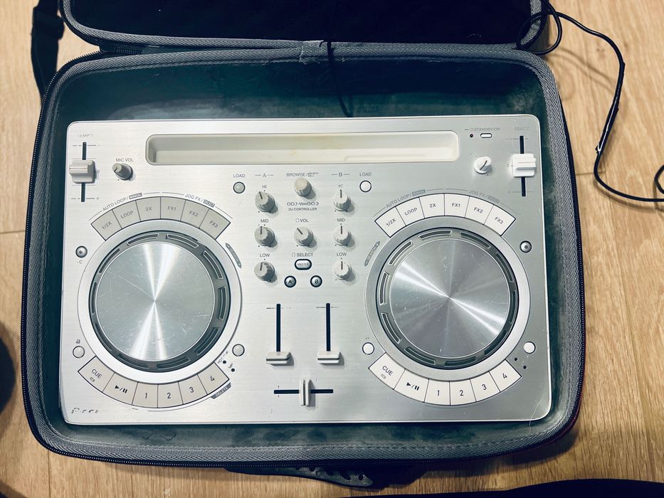 Контролер Pioneer Wego 3 + защитен кейс