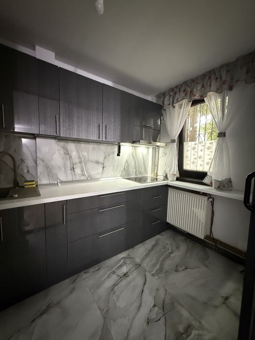 De inchiriat apartament cu 3 camere !