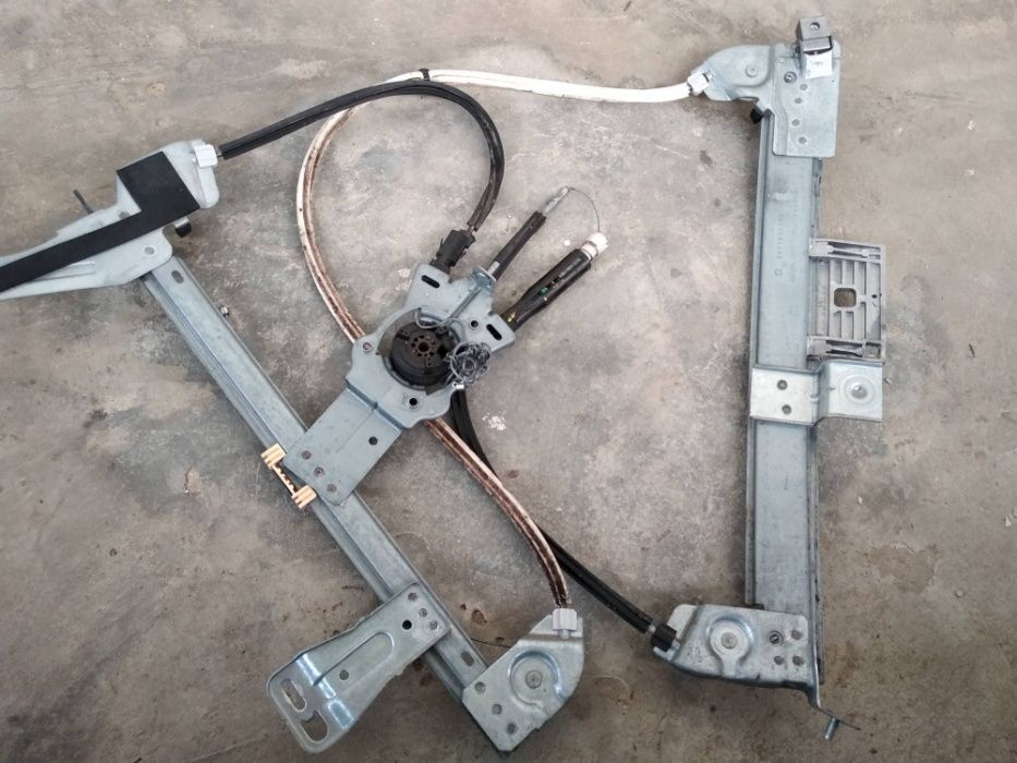 Peugeot 207 cabrio macara geam electric fata