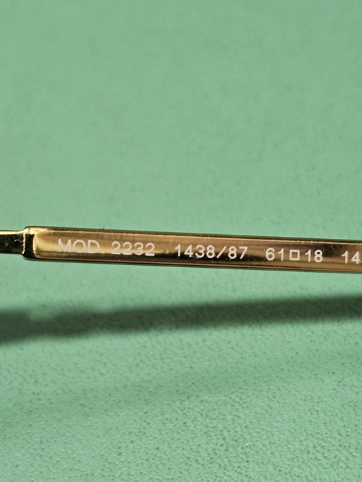 Versace продава очила