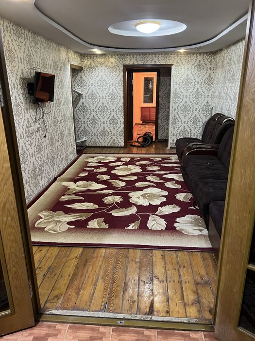 В аренду 3 комнатная квартира в центре Регистан