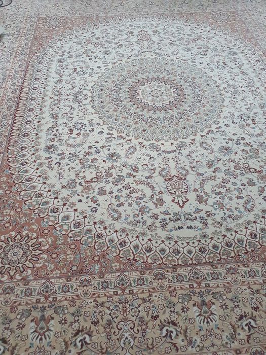 Продаётся ковер, в хорошем состояние