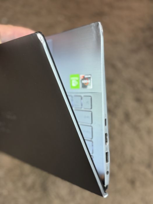 Laptop  Asus ZenBook 14 + husa