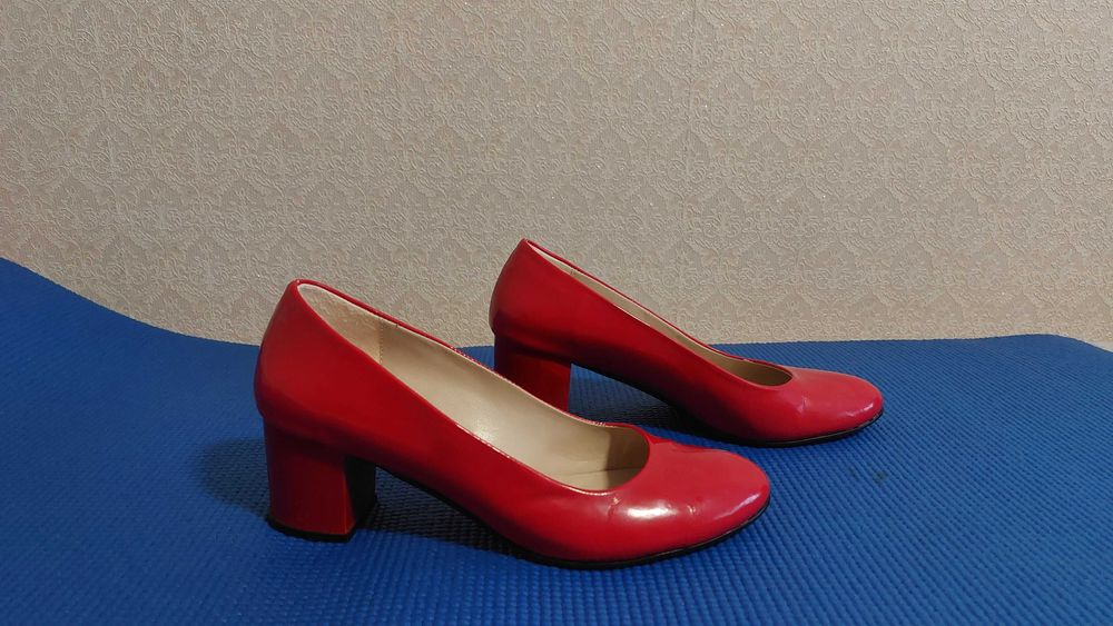 Дамски червени обувки, номер 40
