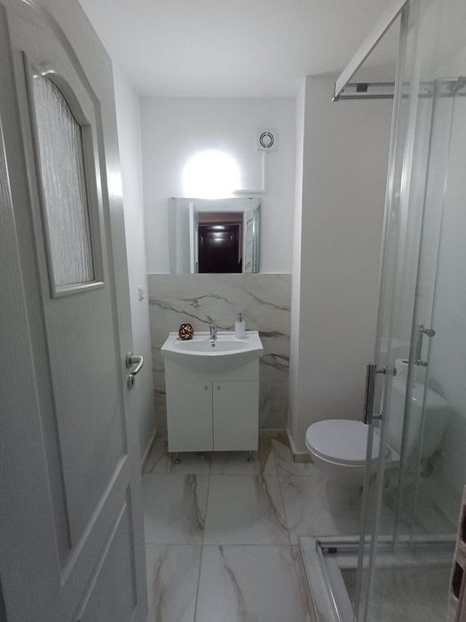 Închiriez garsoniera zona Rogerius