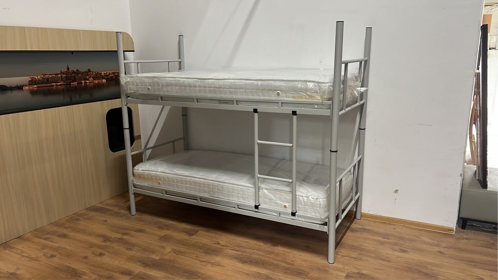 Par metalic supraetajat