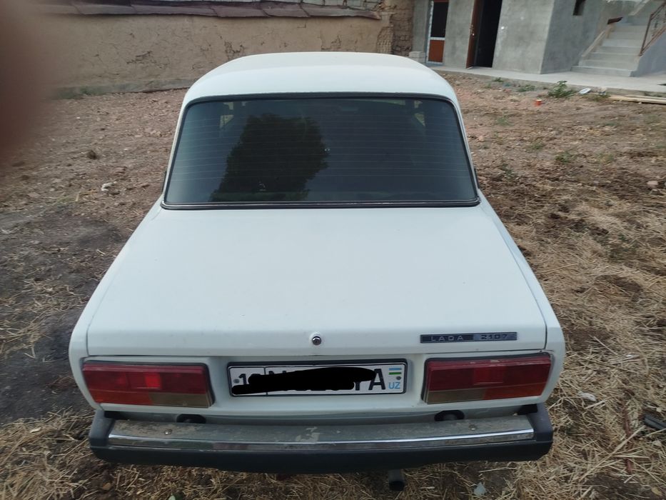 Vaz 2107 sotiladi