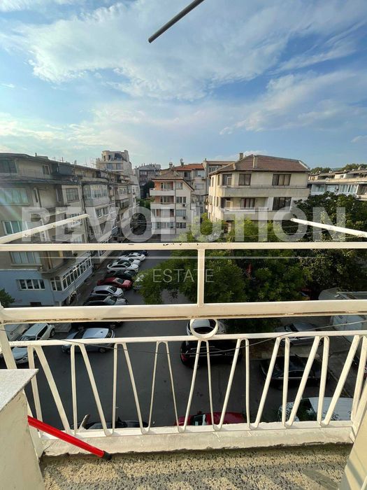 Дава се под наем Тристаен апартамент в Варна, Център - 74 кв.м за 510 € - Снимка #13