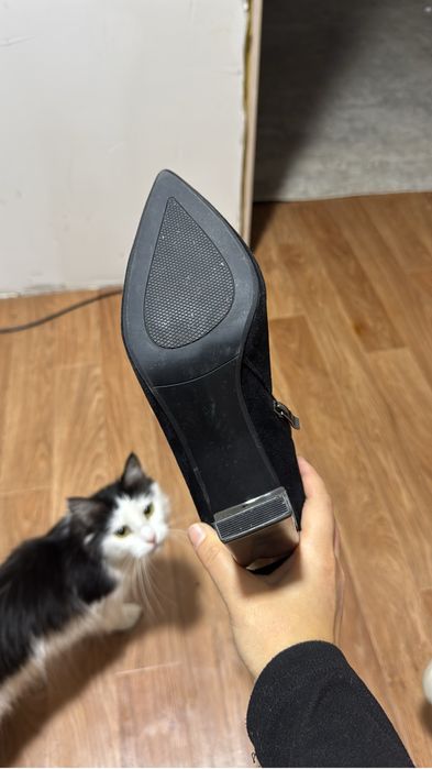 продам полусапожки на каблуках