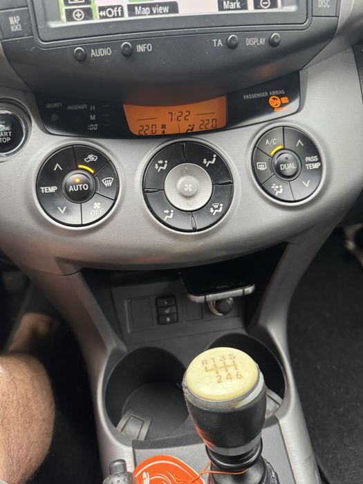 Автомобил Toyota Rav4