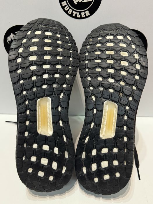 Маратонки ADIDAS ULTRA BOOST . Номер 42