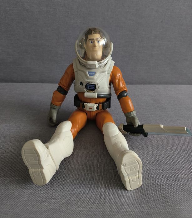 Figurina Deluxe Lightyear, Buzz - 30cm