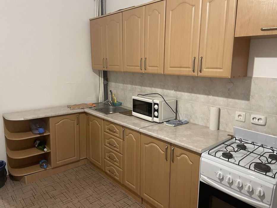 Продам кухоный гарнитур самовывоз 19мкр