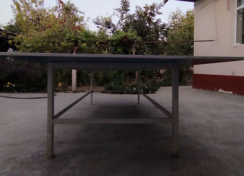 Stol tennisi sotiladi raketkalari bilan