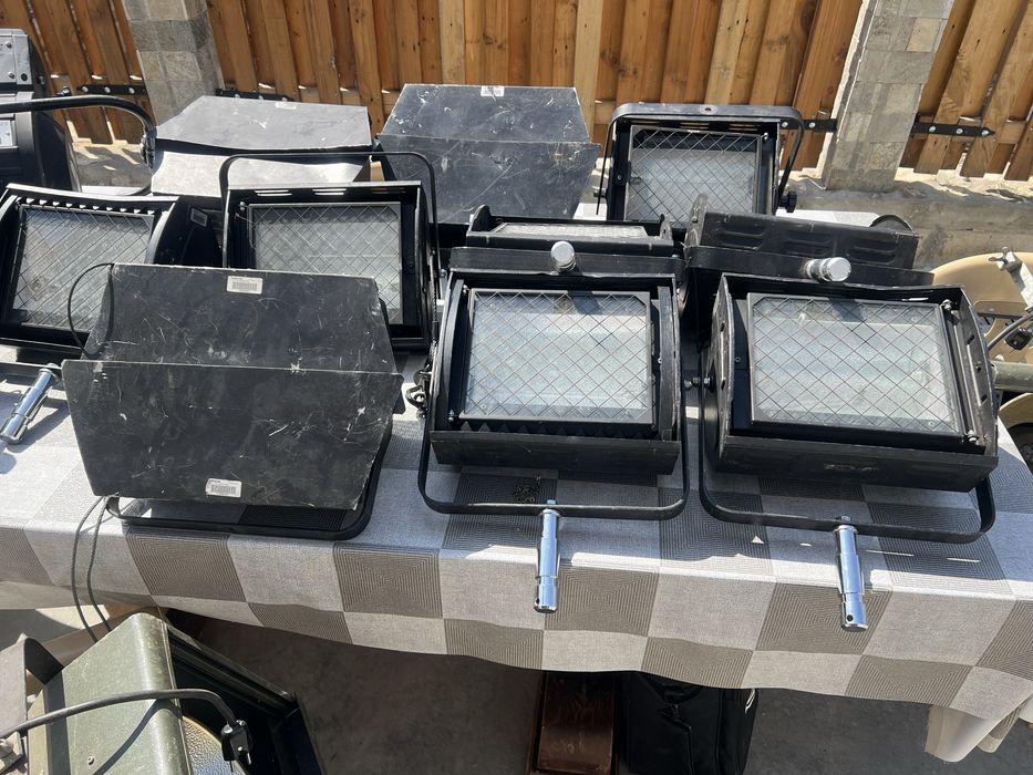 Прожектори и вани за студийно, сценично осветление
