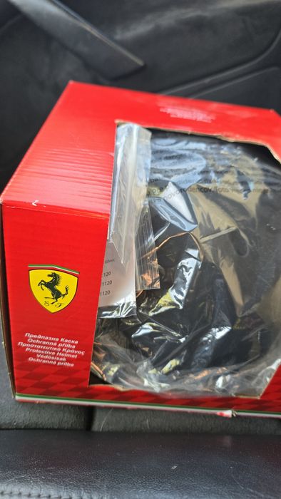 Casca protecție Ferrari