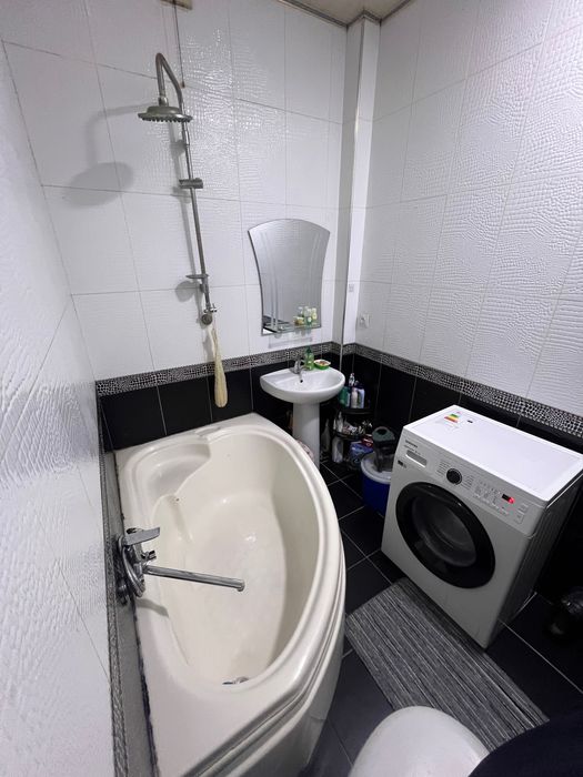 Ал Хоразмий шох кучасида 3 хонали 85 кв барча жихозлари билан