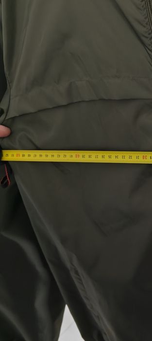 Зелена ветровка на NIKE