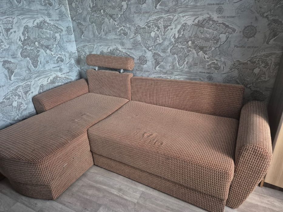 Продам угловой диванчик. ТОРГ. Самовывоз.