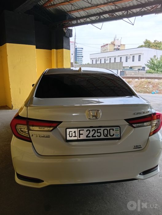 Авто мобил Honda crider