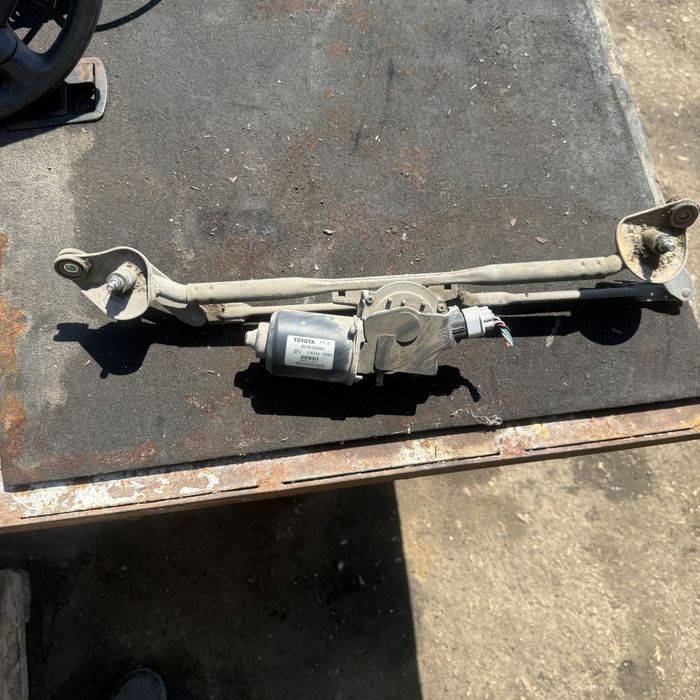 Механизъм с моторче чистачки Toyota Avensis T25 85110-05060
