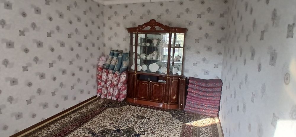 Hovli sotiladi 8 sotix