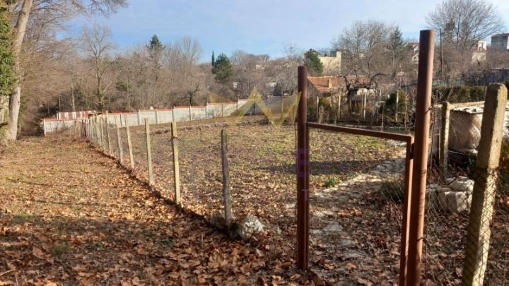 Парцел в Варна-м-т Боровец - север с ток и вода